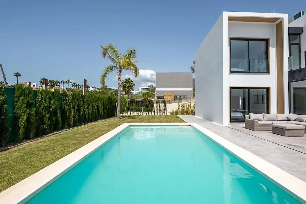 Casa Innes: Entire 5 Bed Modern Villa. Pool. Valle Romano Estepona