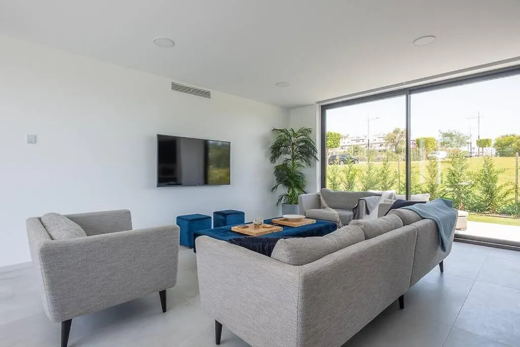 Casa Innes: Entire 5 Bed Modern Villa. Pool. Valle Romano Estepona Villa