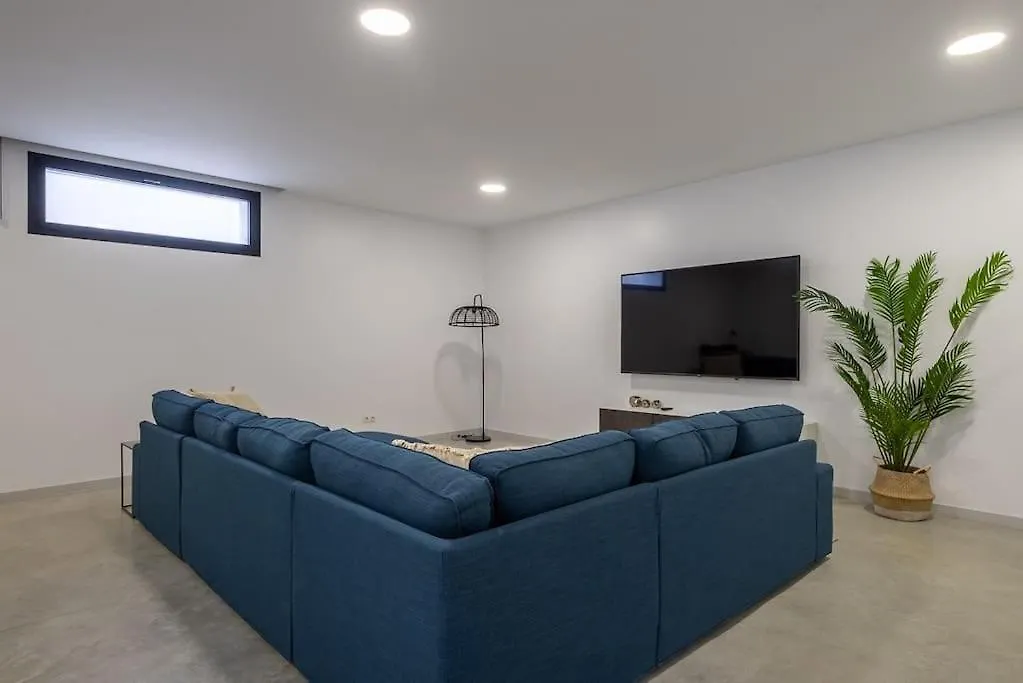 Villa Casa Innes: Entire 5 Bed Modern Villa. Pool. Valle Romano Estepona Spain