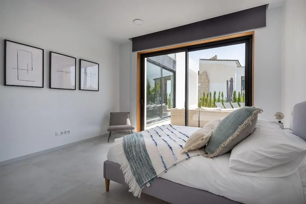 Casa Innes: Entire 5 Bed Modern Villa. Pool. Valle Romano Estepona Villa