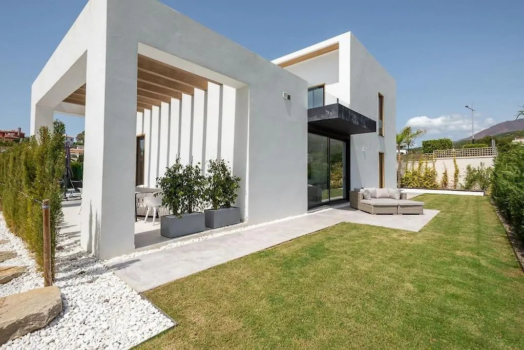 Casa Innes: Entire 5 Bed Modern Villa. Pool. Valle Romano Estepona