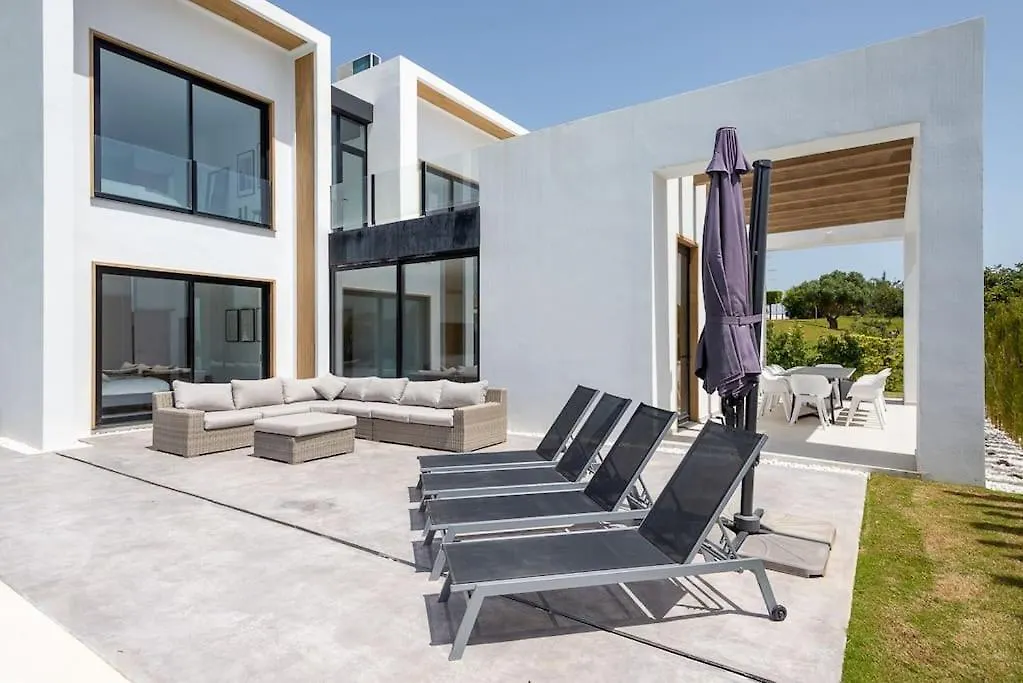 Casa Innes: Entire 5 Bed Modern Villa. Pool. Valle Romano Estepona