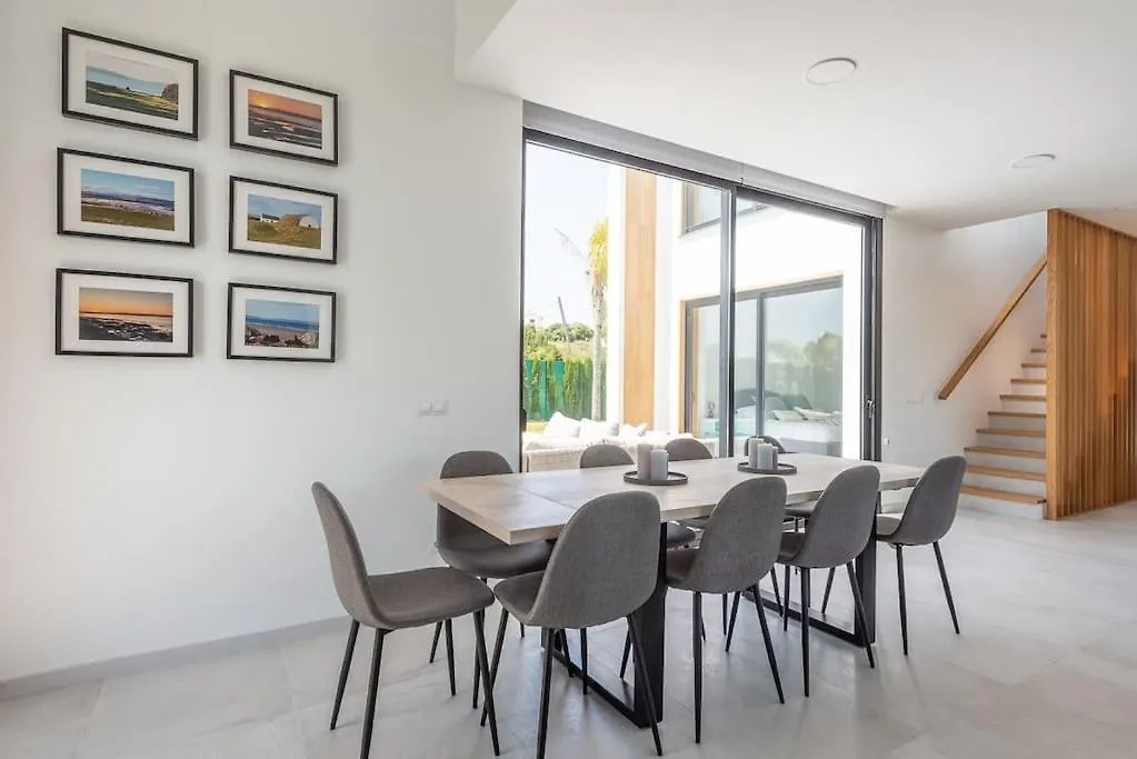 Casa Innes: Entire 5 Bed Modern Villa. Pool. Valle Romano Estepona Villa