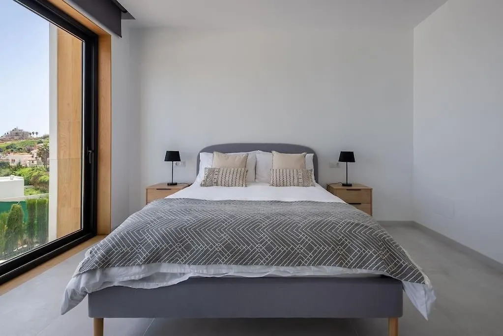 Casa Innes: Entire 5 Bed Modern Villa. Pool. Valle Romano Estepona