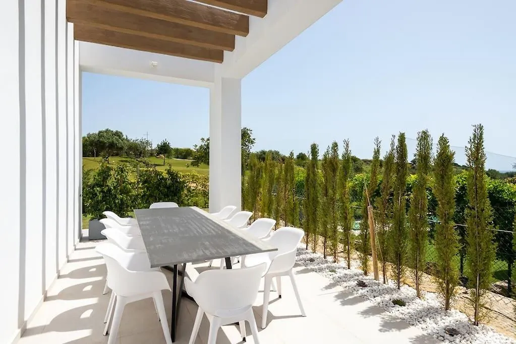 Casa Innes: Entire 5 Bed Modern Villa. Pool. Valle Romano Estepona Villa