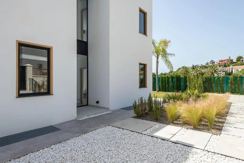 Casa Innes: Entire 5 Bed Modern Villa. Pool. Valle Romano Estepona