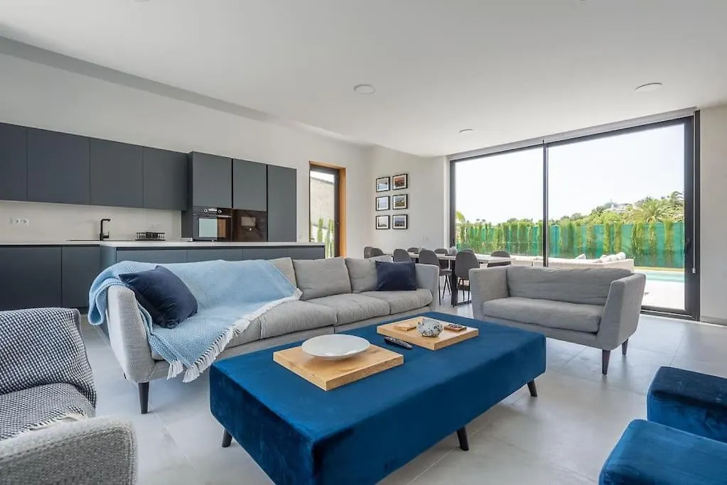 Casa Innes: Entire 5 Bed Modern Villa. Pool. Valle Romano Estepona Villa
