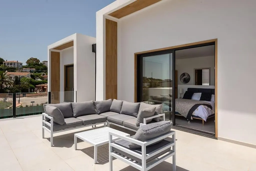 Casa Innes: Entire 5 Bed Modern Villa. Pool. Valle Romano Estepona