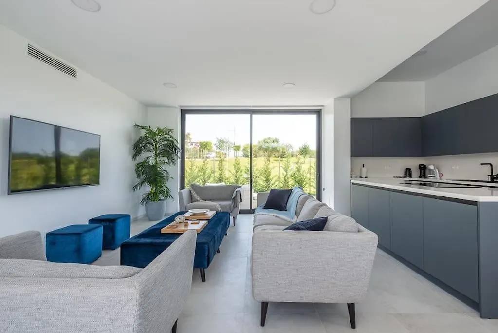 Casa Innes: Entire 5 Bed Modern Villa. Pool. Valle Romano Estepona Villa