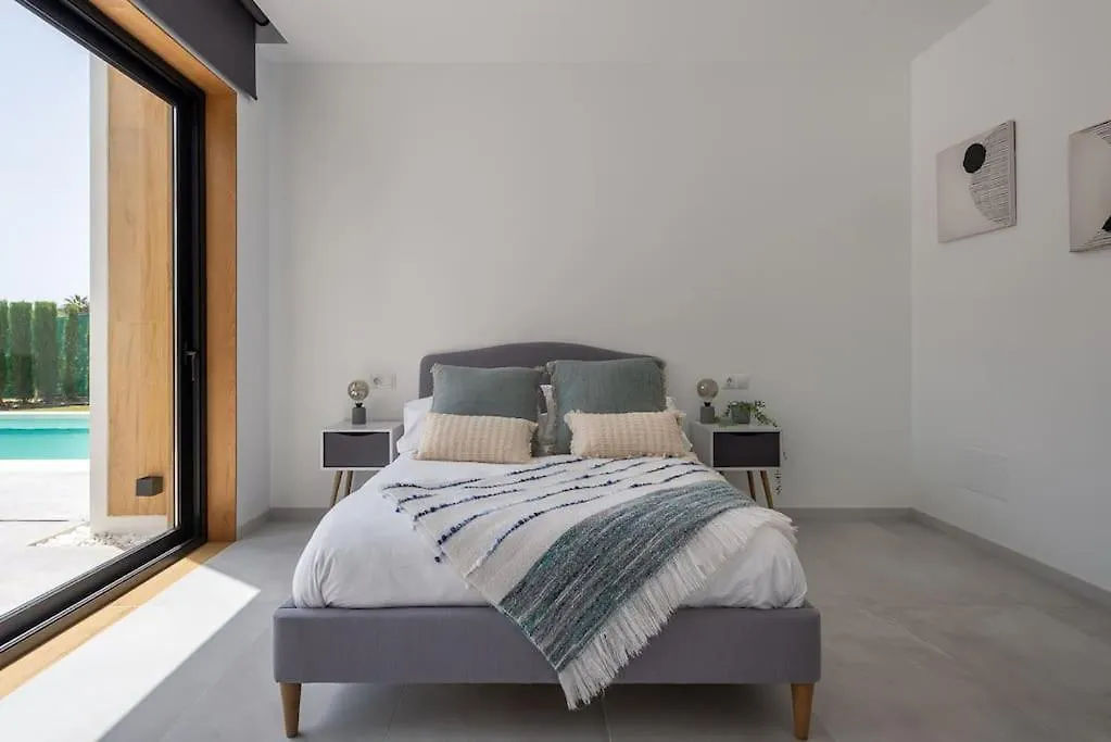 Villa Casa Innes: Entire 5 Bed Modern Villa. Pool. Valle Romano Estepona Spain