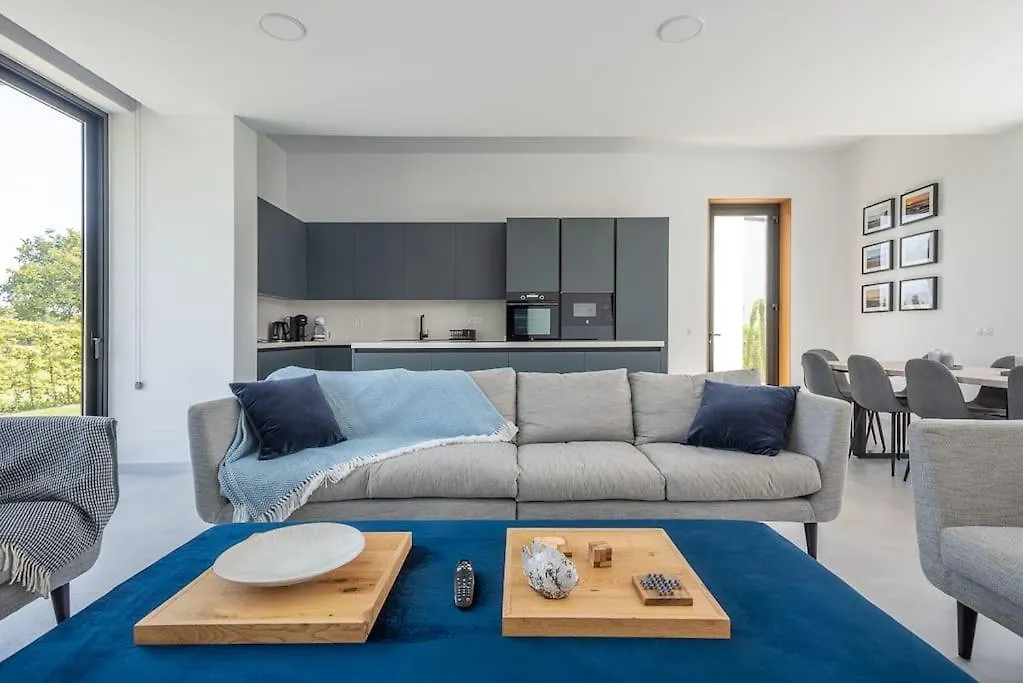 Casa Innes: Entire 5 Bed Modern Villa. Pool. Valle Romano Estepona