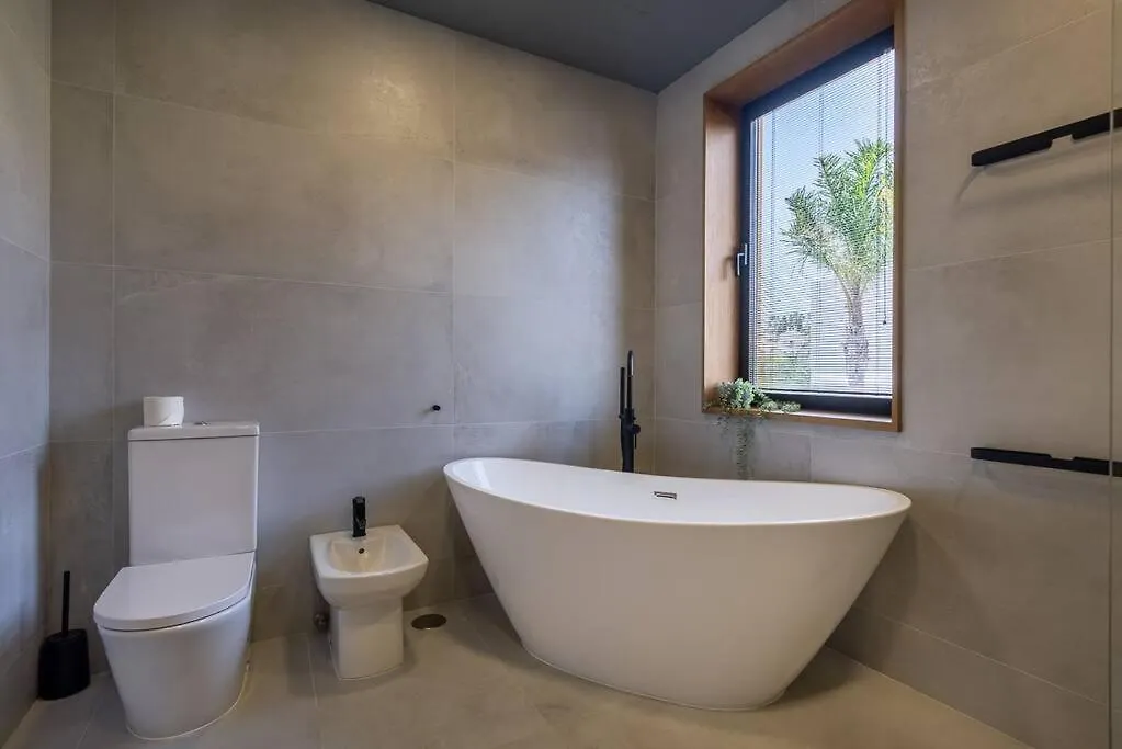 Villa Casa Innes: Entire 5 Bed Modern Villa. Pool. Valle Romano Estepona Spain
