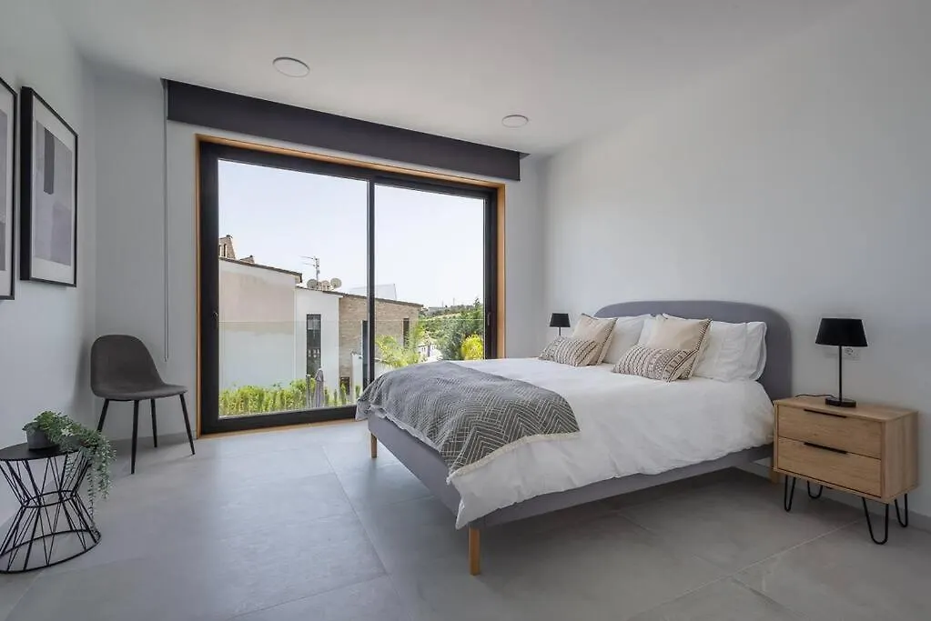 Casa Innes: Entire 5 Bed Modern Villa. Pool. Valle Romano Estepona