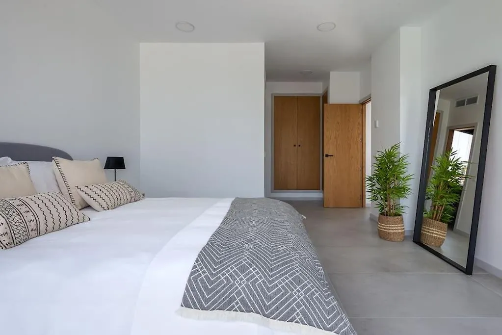 Casa Innes: Entire 5 Bed Modern Villa. Pool. Valle Romano Estepona Villa